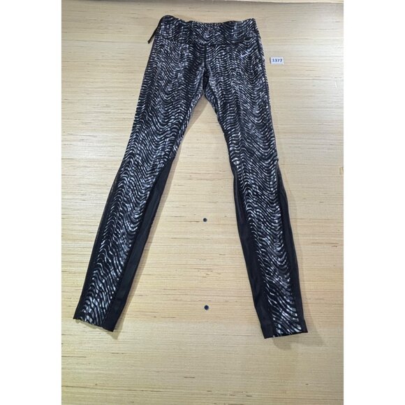 Nike women's size Medium Dri-fit leggings with drawstring and small pocket in th - Picture 1 of 14